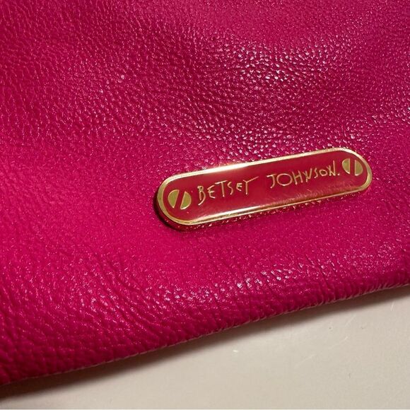 Betsey Johnson Hot Pink Bow Tie Crossbody Purse With Chain Strap - Picture 6 of 7